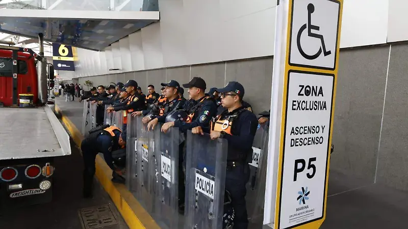 AICM se blinda con policías ante posibles manifestaciones de la CNTE